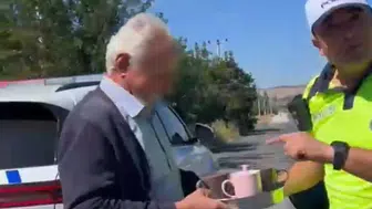 Polis, sürücüye esprili ceza verdi: Bulaşıkları sen yıkayacaksın