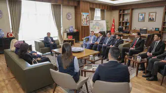 Kütahya valisi kaymakamlarla bir araya gelerek projeleri değerlendirdi