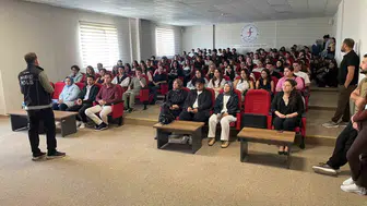 Afyonkarahisar'da üniversite öğrencilerine bağımlılıkla mücadele eğitimi verildi