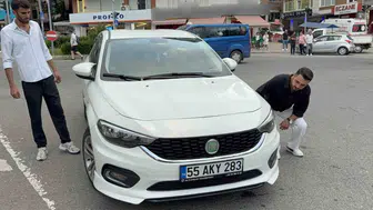 Kavşakta otomobilin çarptığı iki kadın hastaneye kaldırıldı