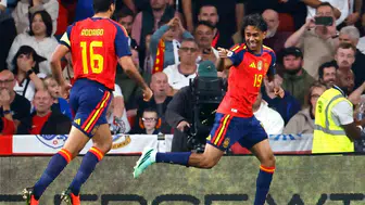 İspanya, İngiltere'yi 3-2 ile geçerek Uluslar Ligi'ne galibiyetle başladı