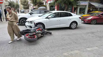 Eskişehir'de otomobil ile motosiklet çarpışması maddi zararla sonuçlandı