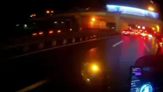 Avcılar E-5’te motosiklet kazası kask kamerasına yansıdı