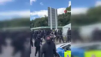 Dover'daki protestocular limanı kapatarak ulaşımı aksattı