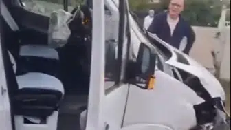 Sarıyer’de okul servisi kaza yaptı, sürücü yaralandı