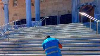 Patnos'ta denetimli serbestlik yükümlüleri camilerde temizlik çalışması yaptı