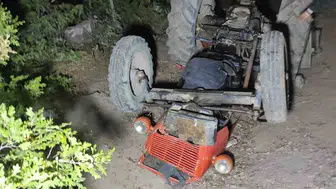 Traktörün altında kalan sürücü, ekiplerin çabasıyla kurtarıldı
