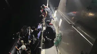 İzmir'de üç ayrı operasyonda 73 düzensiz göçmen yakalandı