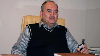 Eski İzmir Büyükşehir Belediye Başkanı Burhan Özfatura vefat etti