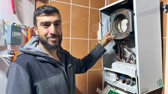 Van'da kombi ustalarının kış mesaisi yoğunlaştı