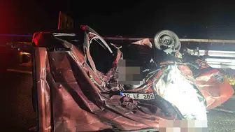 Aydın'da tır ile hafif ticari aracın çarpıştığı kazada 3 kişi hayatını kaybetti