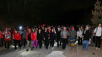 Spil Dağı'nda doğaseverler gün doğumunu karşıladı