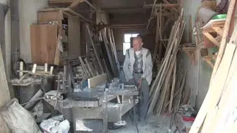 90 yaşındaki usta marangoz, geleneksel el işçiliğini geleceğe taşıyor