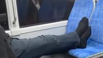 Bursa'da otobüste ayakkabı çıkaran yolcu dikkat çekti