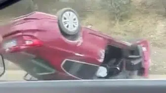 Kocaeli’de kontrolden çıkan otomobil takla attı