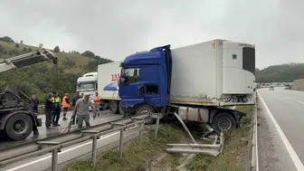Kavak ilçesinde otomobil ve tır çarpıştı: iki kişi hastaneye kaldırıldı