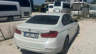 Antalya'da kaza: motosiklet otomobile çarptı, sürücü yaralandı