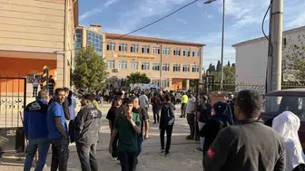 Turgutlu’da okul önünde silahlı saldırı: 10 öğrenci yaralandı