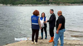 Ayvacık'ta su kaynakları için önemli adım: 250 bin yavru sazan baraj gölüne bırakıldı