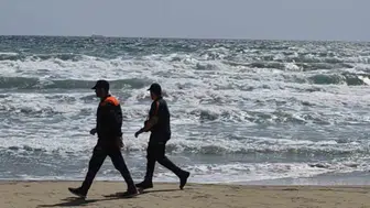 Saray'da plajlar kapandı: Olumsuz hava koşulları deniz keyfini engelledi