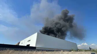 Mersin'de temizlik malzemesi fabrikasında yangın çıktı