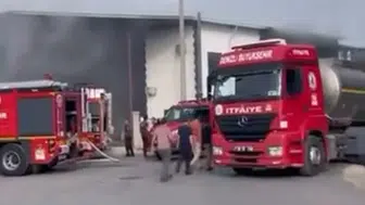 Denizli'de iş yeri yangını: İtfaiye ekipleri müdahaleye devam ediyor