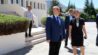 Rektör Fatih Altun, mimarlık fakültesindeki yenileme çalışmalarını inceledi