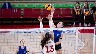 Aydın BBSK, voleybol turnuvasına kötü başlayarak mağlup oldu