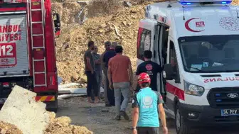 Başakşehir'de inşaat alanında toprak kayması: 3 işçi göçük altında