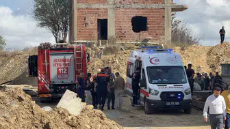Başakşehir'de inşaat alanında tehlikeli toprak kayması: kurtarma çalışmaları sürüyor