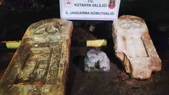 Kütahya'da Roma dönemine ait lahit kapakları ele geçirildi