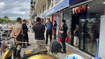 Sinop'ta sinir krizi geçiren bir kişi camı kırarak elini yaraladı