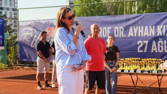 Bursa'da tenis tutkunları prof. dr. ayhan kızıl anısında buluştu