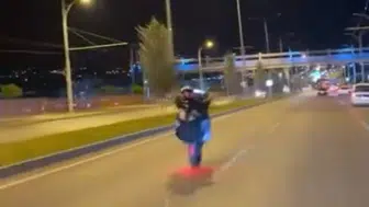 Malatya'da motosikletli sürücünün tehlikeli anları görüntülendi