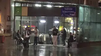 İstanbul'da sağanak yağış nedeniyle zor anlar yaşanıyor