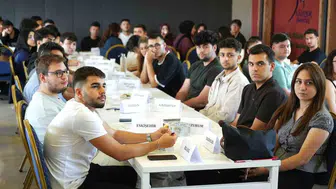 Rektör Kırışık, yeni dönemin ilk gününde öğrencilerle buluştu
