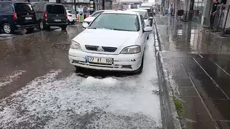 Kars'ta dolu yağışı günlük yaşamı olumsuz etkiledi