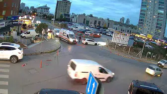 Ambulansa yol vermeyen sürücüye 466 bin lira ceza kesildi
