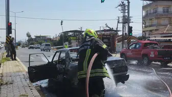 Aydın'da seyir halindeki araçta yangın çıktı