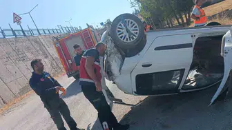 Van’da otomobil istinat duvarından düştü, 1 kişi yaralandı