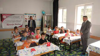 Eğitime destek her zaman yaşatılıyor: Sivas'ta köy okullarına kırtasiye yardımı