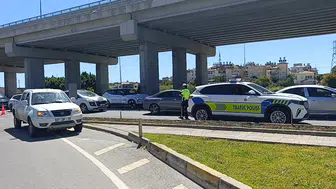 Kamyonet alarma geçirdi, sürücü yakıt almak için gittiğini söyledi