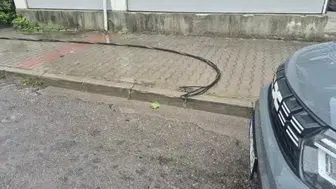 Bartın'da fırtına nedeniyle kopan elektrik telleri paniğe yol açtı