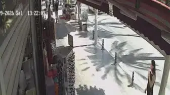 Manavgat'ta motosiklet yayaya çarptı, sürücü kayıplara karıştı