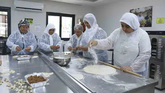 Mersin'deki kadınlar köy okulu sayesinde üretim yaparak aile bütçesine katkı sağlıyor