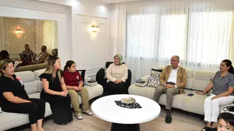 Antakya belediye başkanı yazar, depremzedelerle yeni yuvalarında buluştu