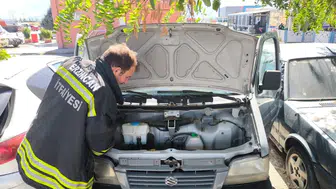 Erzincan'da araç motorunda mahsur kalan yavru kedi kurtarıldı