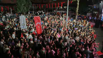 Buharkent’in kurtuluşu coşkuyla kutlandı: Kutlama konserinde Tuğba Yurt sahne aldı