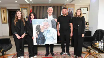 Gözde'nin tabloyu hediye etmesi, Başkan Başdeğirmen'i duygulandırdı