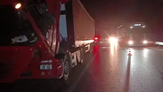 Yolda tamir yapan şahsa otomobil çarptı: Hayati tehlikesi var
